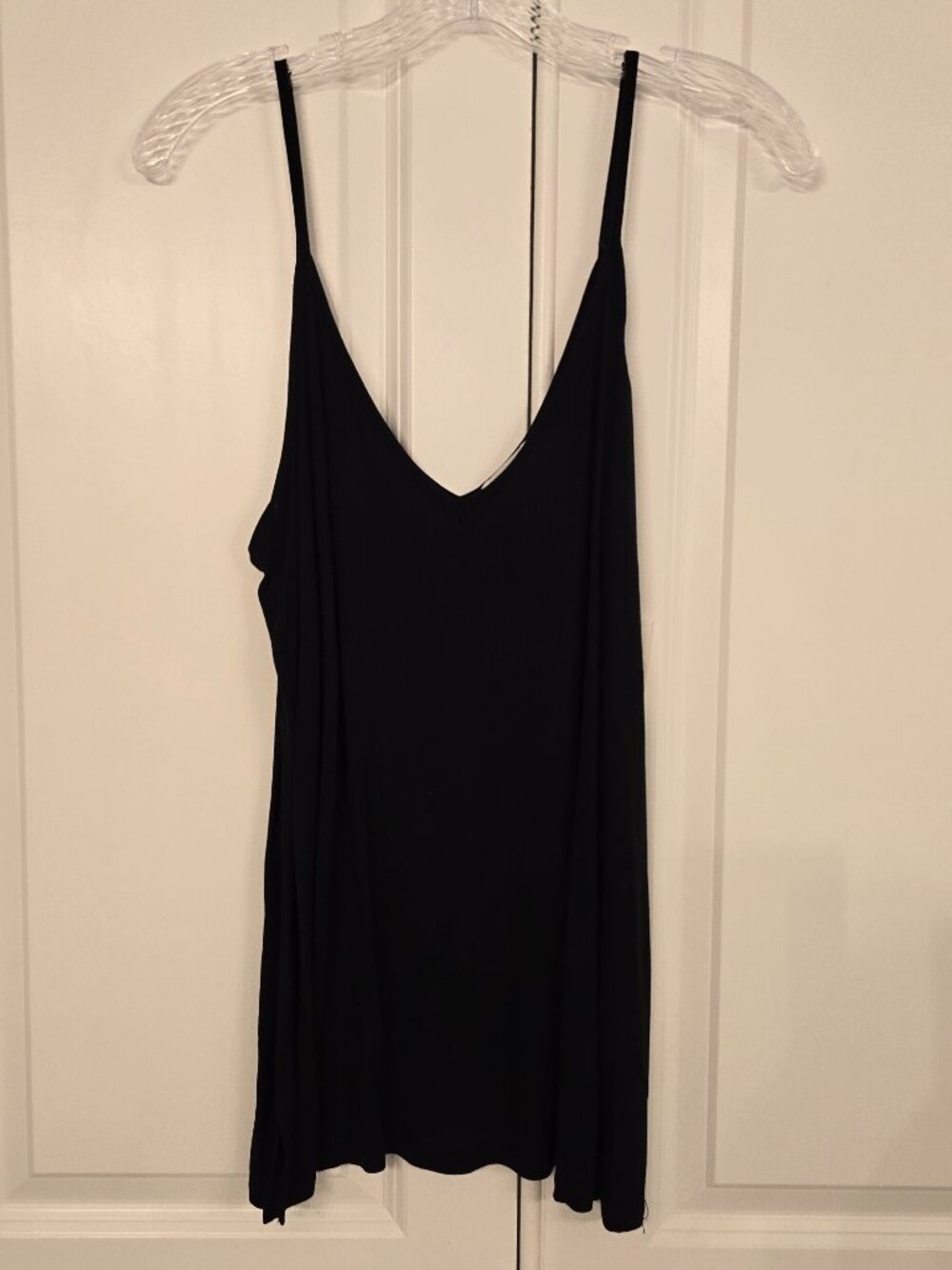 Old Navy Black V-Neck Camisole Size M – NWT